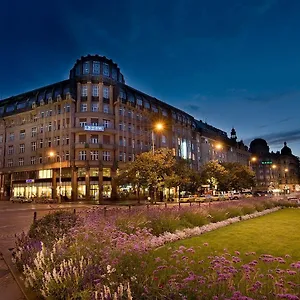 https://ea-hotel-rokoko.praguehotelsweb.com